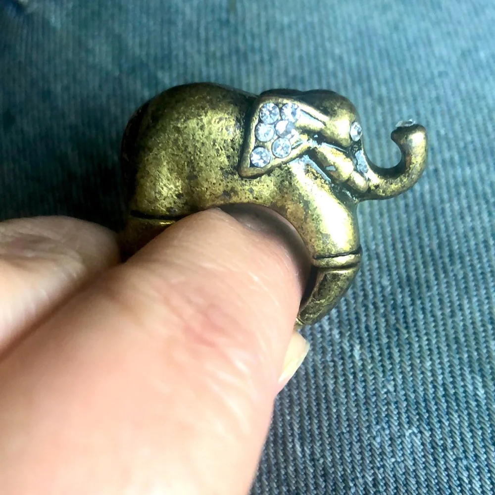 Vintage Bronzed tone stretchy elephant ring - Picture 2 of 7